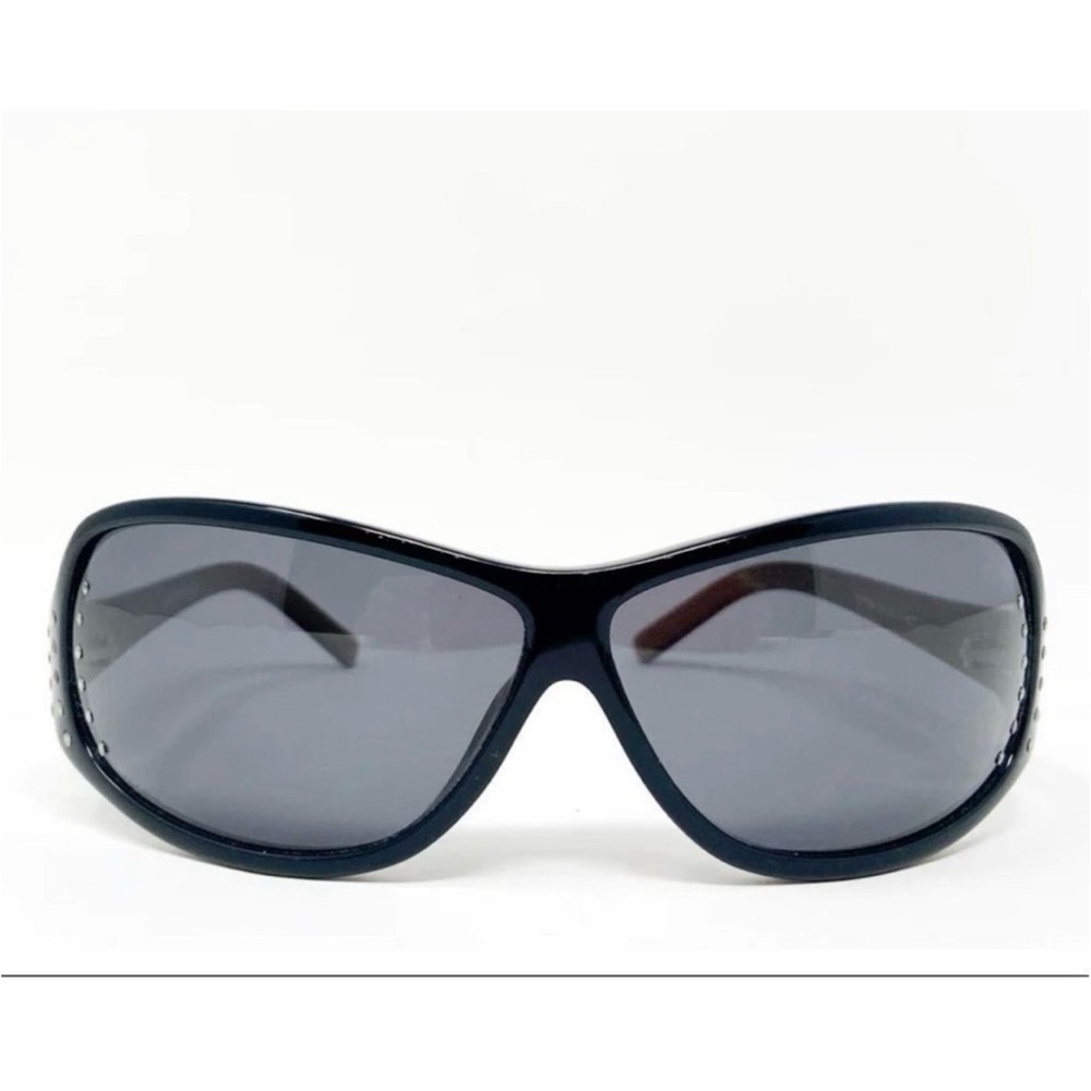 Pilgrim Black Sunglasses with Wraparound Style and Sporty Design